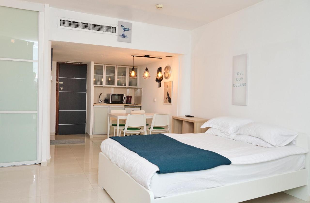 Appartement Sunny Sea View Studio à Herzelia Extérieur photo