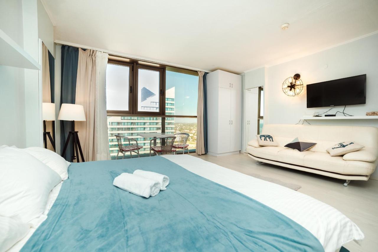 Appartement Sunny Sea View Studio à Herzelia Extérieur photo